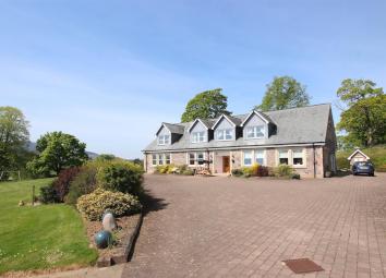 6 Bedroom Property for sale