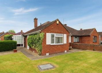 Semi-detached bungalow For Sale in Cheltenham