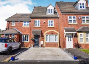 Town house For Sale in Leigh