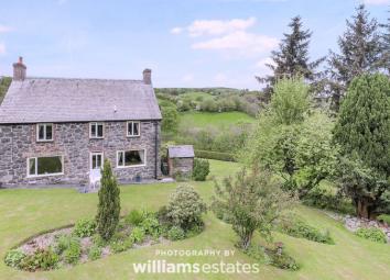 Detached house For Sale in Corwen