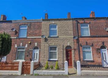 Terraced house To Rent in Bury