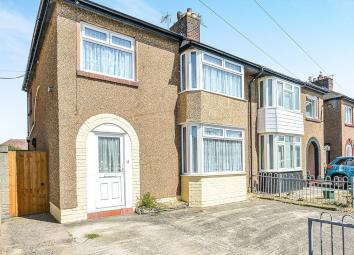 Semi-detached house To Rent in Rhyl