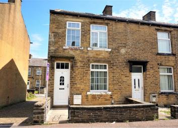 End terrace house For Sale in Halifax