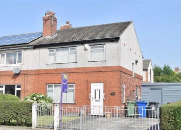 Semi-detached house To Rent in Leigh