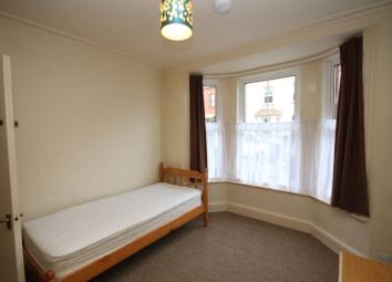 Studio To Rent in Yeovil