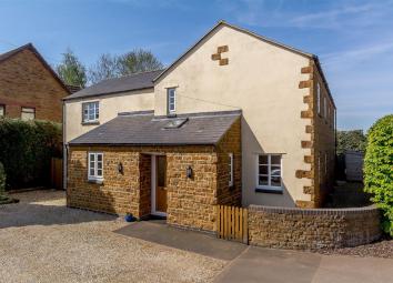 Detached house For Sale in Banbury