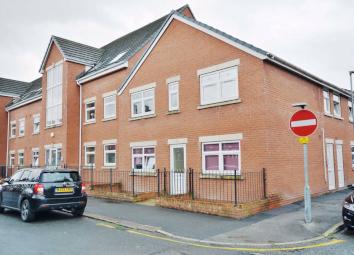 Flat To Rent in Leigh