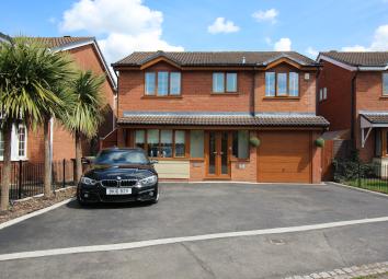 Detached house To Rent in Solihull