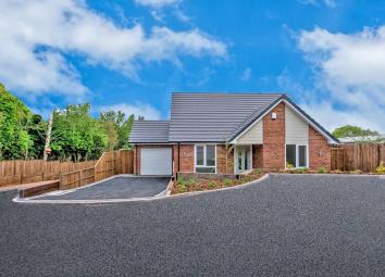 Detached bungalow For Sale in Walsall