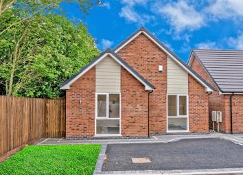 Detached bungalow For Sale in Walsall