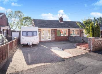 Semi-detached bungalow For Sale in Leigh