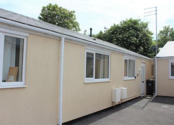 Semi-detached bungalow To Rent in Taunton