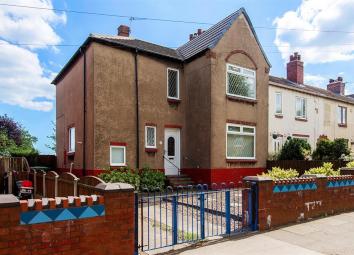 End terrace house For Sale in Castleford