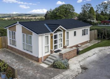 Detached bungalow For Sale in Sheffield