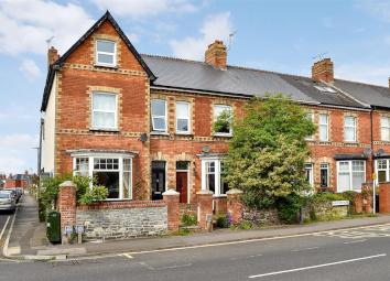 Terraced house For Sale in Taunton