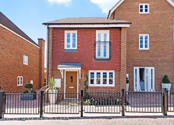 Semi-detached house For Sale in Tadworth