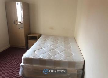 Semi-detached house To Rent in Edgware