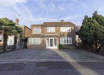 Detached house To Rent in Chigwell