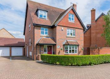 Detached house For Sale in Waltham Abbey
