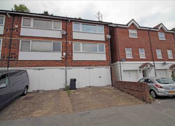 Maisonette For Sale in South Croydon