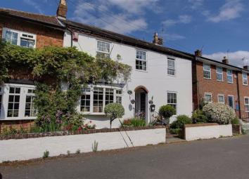 End terrace house For Sale in Tring