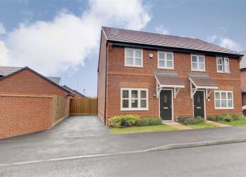 Semi-detached house To Rent in Aylesbury