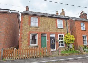 Semi-detached house For Sale in Alton
