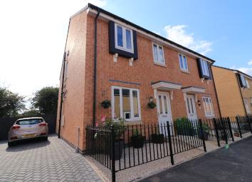 Semi-detached house For Sale in Gainsborough