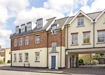 Flat For Sale in East Molesey