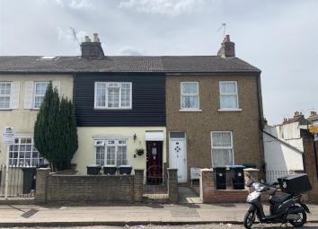 End terrace house For Sale in Enfield