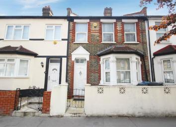 Terraced house For Sale in Croydon