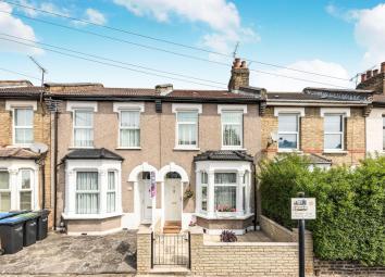 Terraced house For Sale in London
