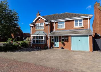 Detached house For Sale in Leamington Spa