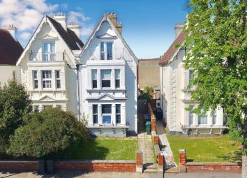 Flat For Sale in Hove
