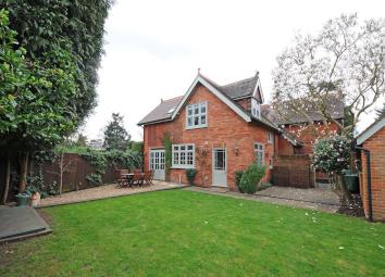 Detached house To Rent in Weybridge