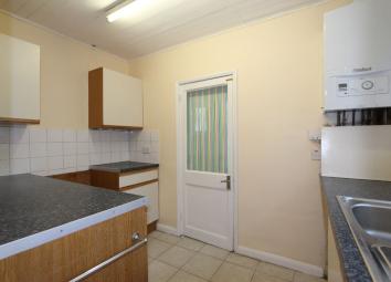 Semi-detached house To Rent in Enfield