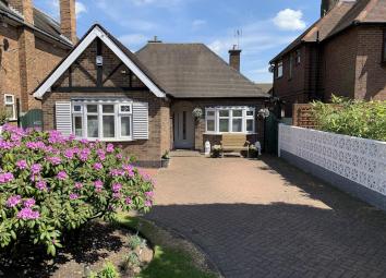 Detached bungalow For Sale in Coventry