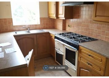 Semi-detached house To Rent in Oldham