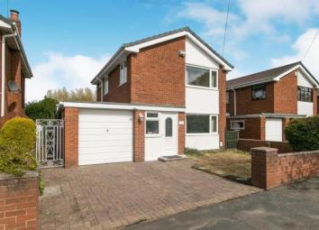 Detached house For Sale in Ellesmere Port