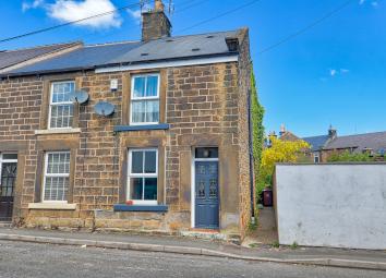 Terraced house For Sale in Dronfield