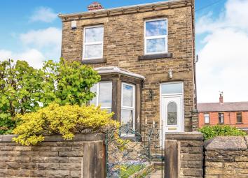 Detached house For Sale in Huddersfield