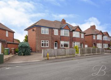 Semi-detached house For Sale in Mansfield