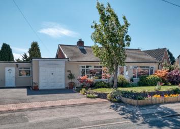 Detached bungalow For Sale in Bromsgrove
