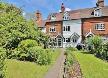 Terraced house For Sale in Kenilworth