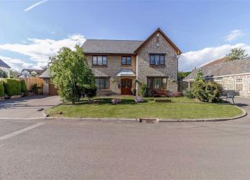 Detached house For Sale in Caldicot