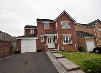 Detached house For Sale in Pontyclun