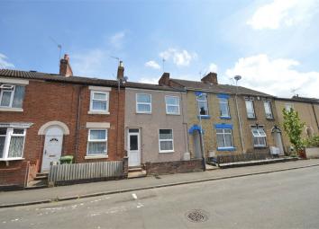 Terraced house For Sale in Rugby