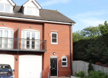 Town house For Sale in Southport