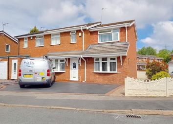 Semi-detached house For Sale in Tipton