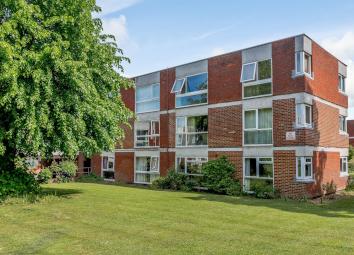 Flat For Sale in West Byfleet